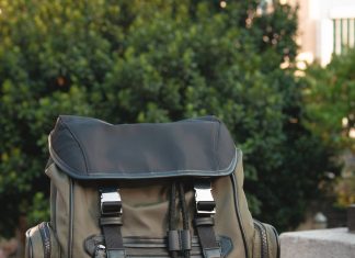 Siyah Kargo Poşetleri ve Fatura Cebi: Kargo Gönderilerinizi Şık ve Pratik Bir Şekilde Hazırlayın ysambalaj.com2