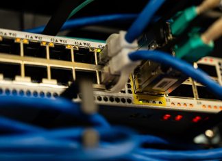 Nested Sunucular ve Mail Sunucuları: Linux Hosting ile Verimli Çalışma dehost4